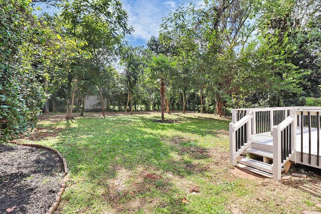 Building Photo - 2038 Sandhurst Dr