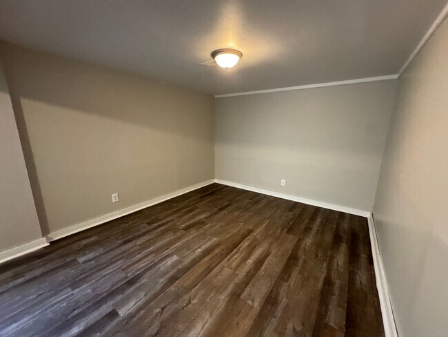 Building Photo - Far Eastside 4 Bedroom 2 Bath