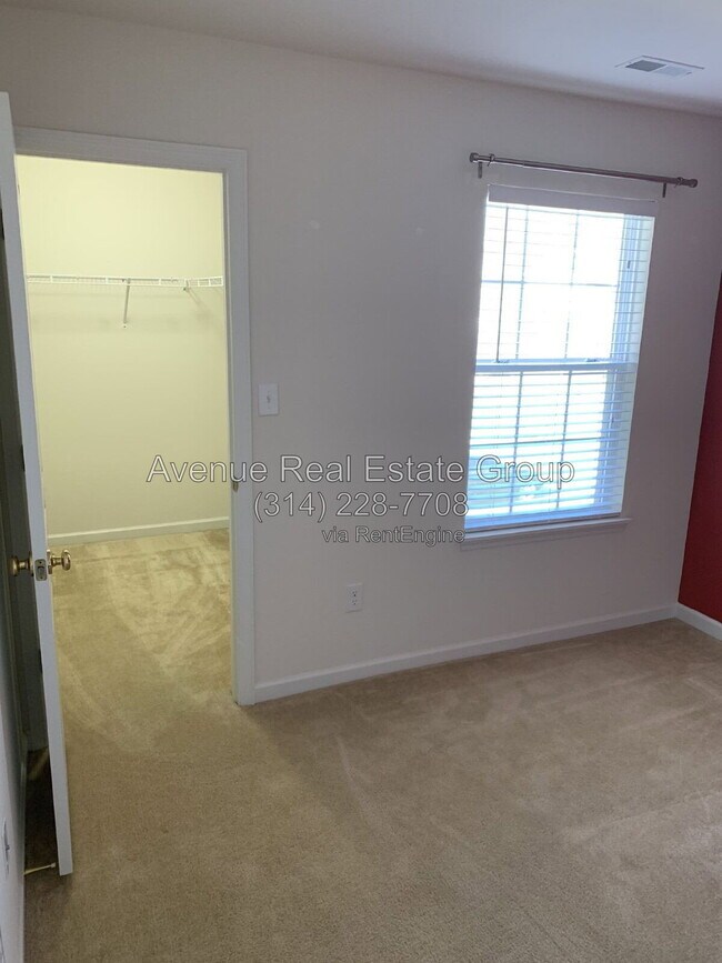 Building Photo - 554 Parkgate Dr