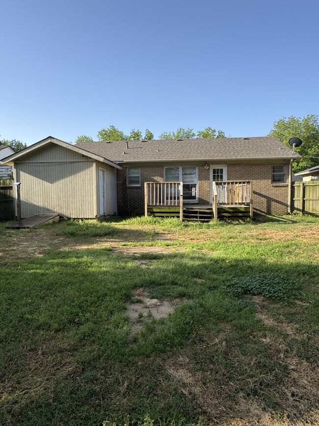 Building Photo - 3 Bedroom 1 Bath Singe Family Home