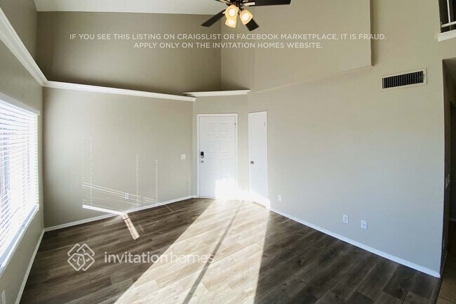 Building Photo - 1966 N Blackstone Dr