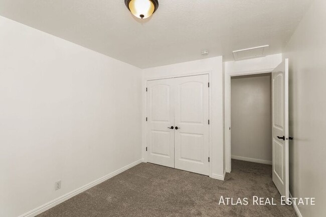 Building Photo - 785 E 650 S