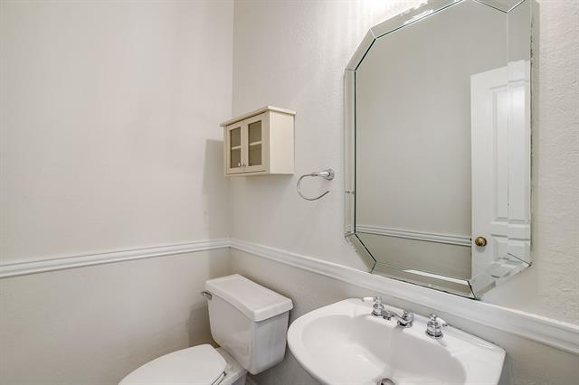 Building Photo - 8612 Woodslane Dr