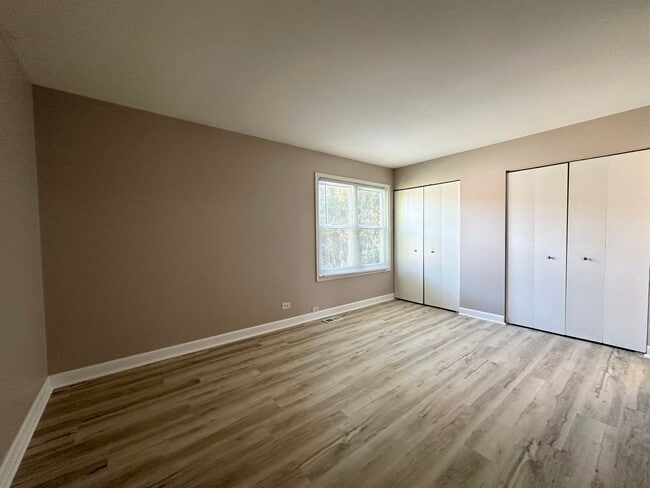 Building Photo - 2543 Prairieview Ln S