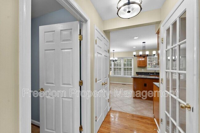 Building Photo - 9140 Worthington Dr