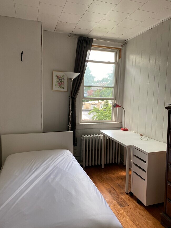 Building Photo - 2318 Eldridge St