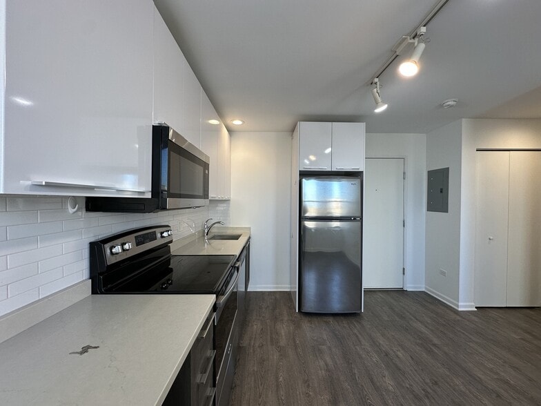 Building Photo - 940 W Winona St