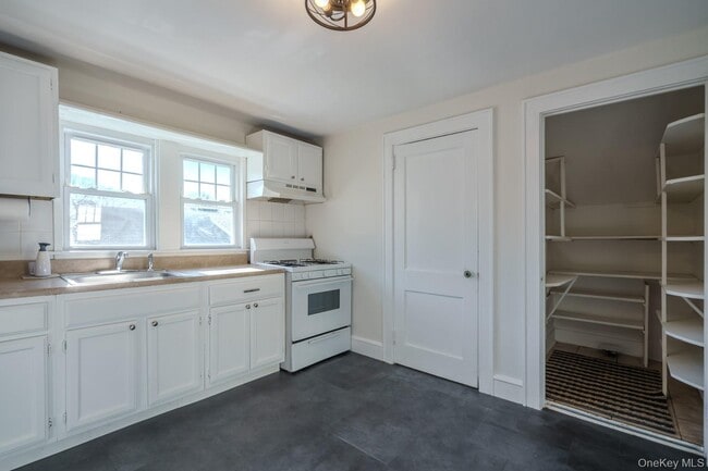 Building Photo - 52 Irma Ave