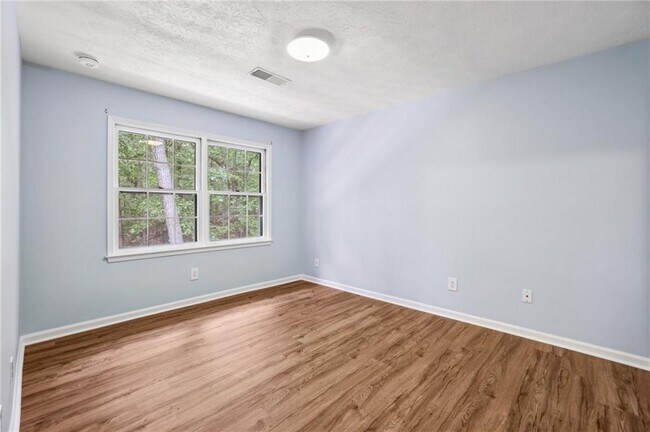 Building Photo - 2063 Six Branches Dr