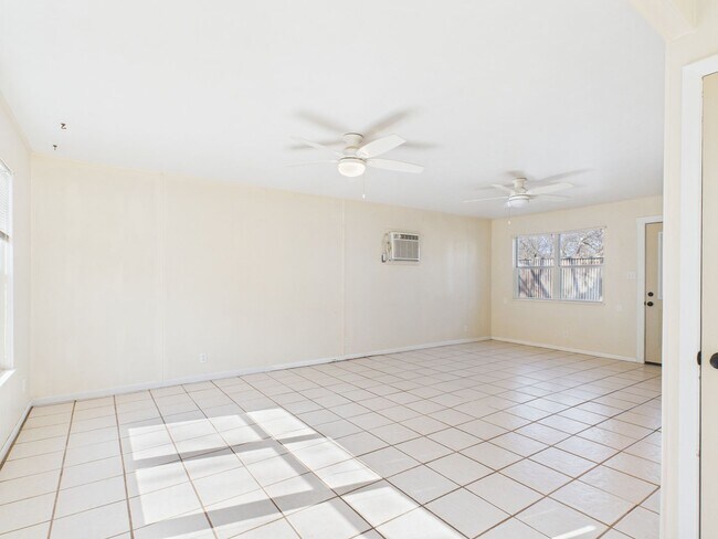 Building Photo - 512 Kraupahen St