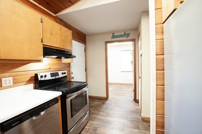 Building Photo - 400 Camellia Ave