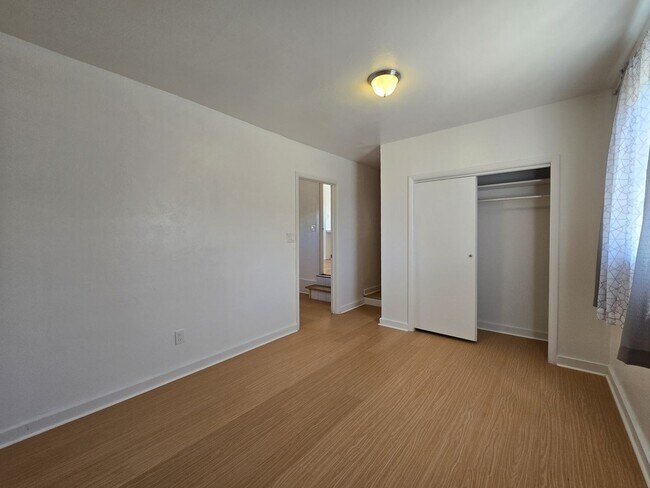 Building Photo - 2412 Rosina St