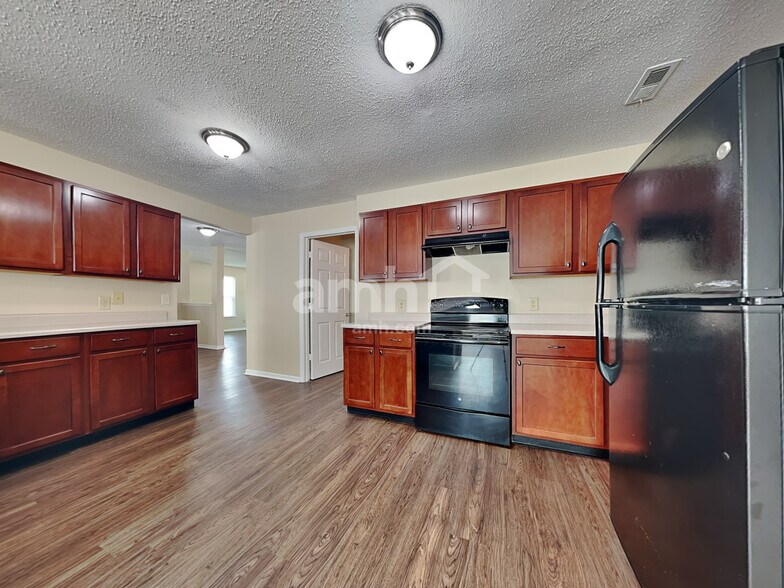 Building Photo - 10421 Parmer Cir