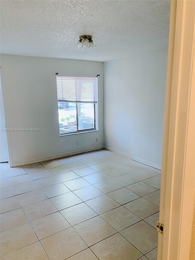 Building Photo - 3360 Pinewalk Dr N