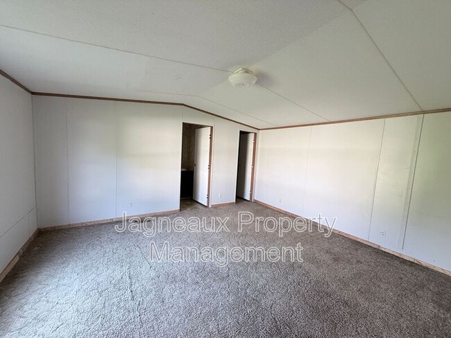 Building Photo - 1914 Center St