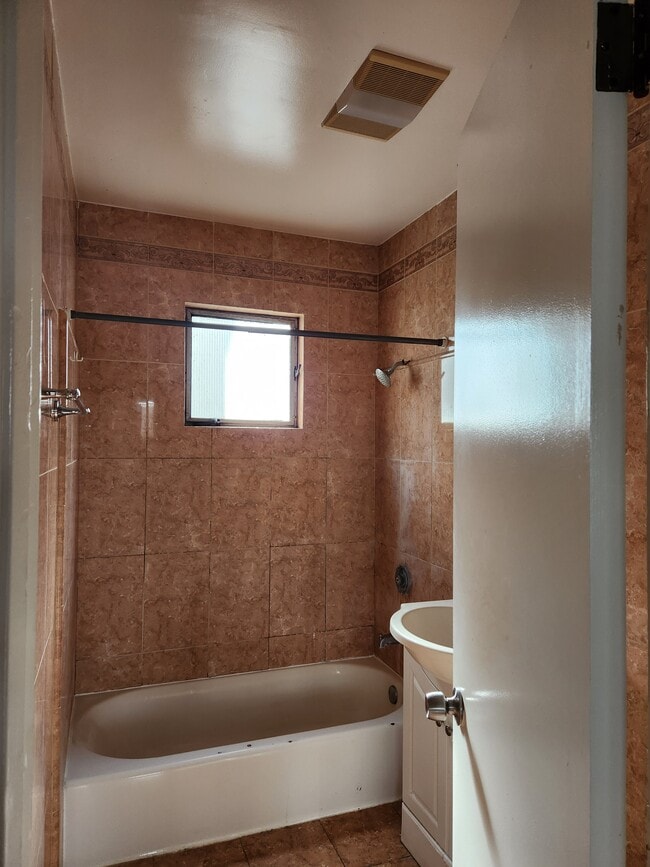 Building Photo - 1226 Gower N St