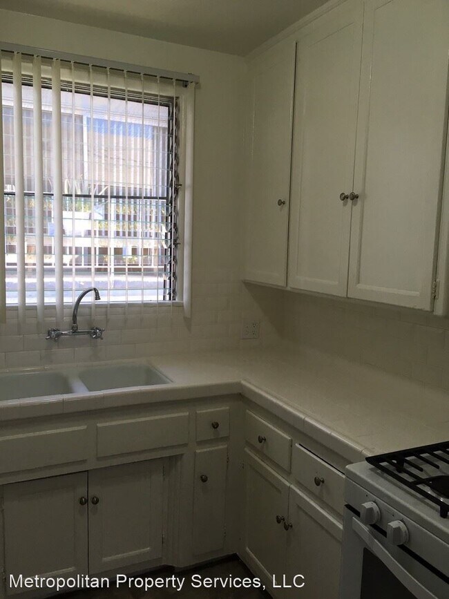 Building Photo - 1030 N Crescent Heights Blvd