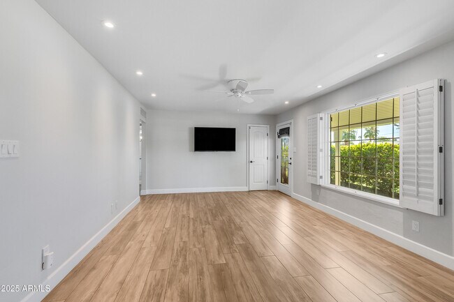 Building Photo - 808 E Cavalier Dr
