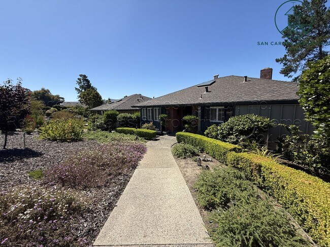 Building Photo - Two Bedroom Premium Del Mesa Condo Unit with Views