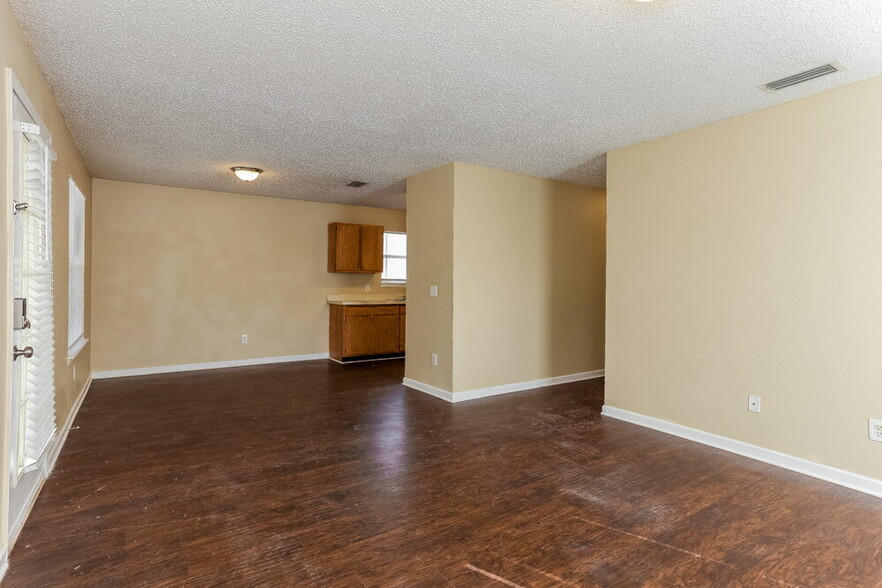 Building Photo - 1554 Brook Forest Dr