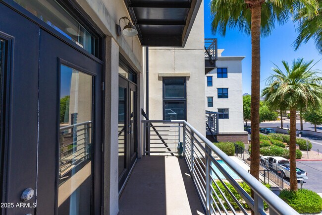 Building Photo - 914 E Osborn Rd