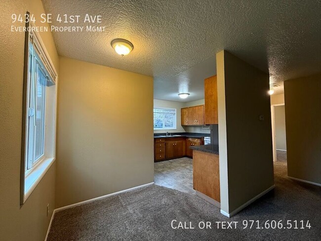 Building Photo - 9434 SE 41st Ave