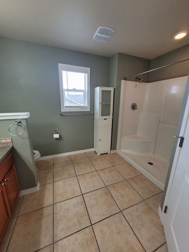 Building Photo - Well Maintained Family Home in Clarkston Heights