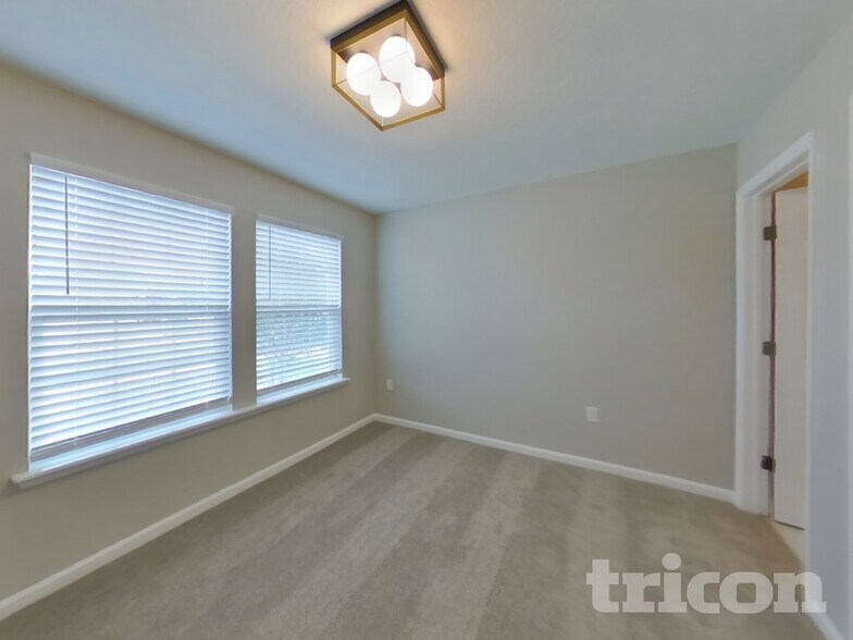 Building Photo - 11430 Tiburon Dr