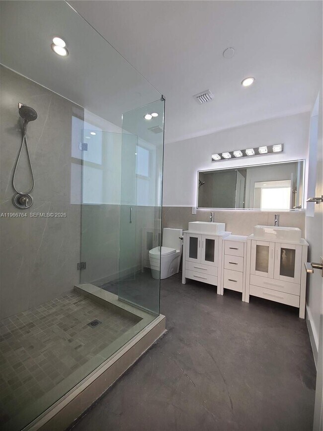 Building Photo - 825 Michigan Ave