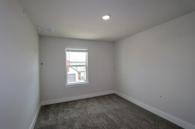 Building Photo - 3001 Mary Elizabeth Dr