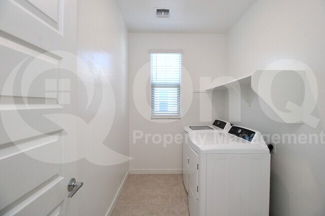 Building Photo - 1158 E Sabino Dr