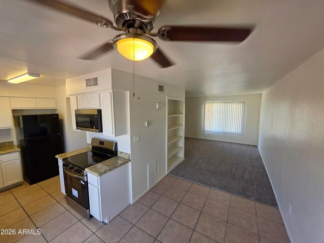 Building Photo - 731 E Vaughn Dr