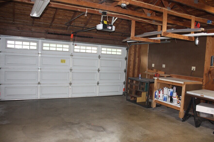 Building Photo - 1032 Friar St