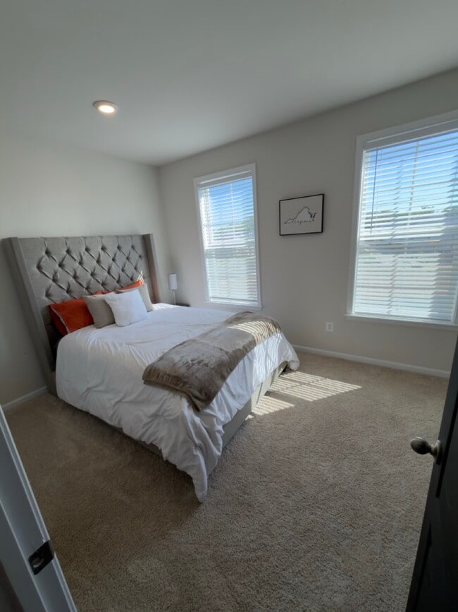 Building Photo - 2770 Lanham Hill Cir