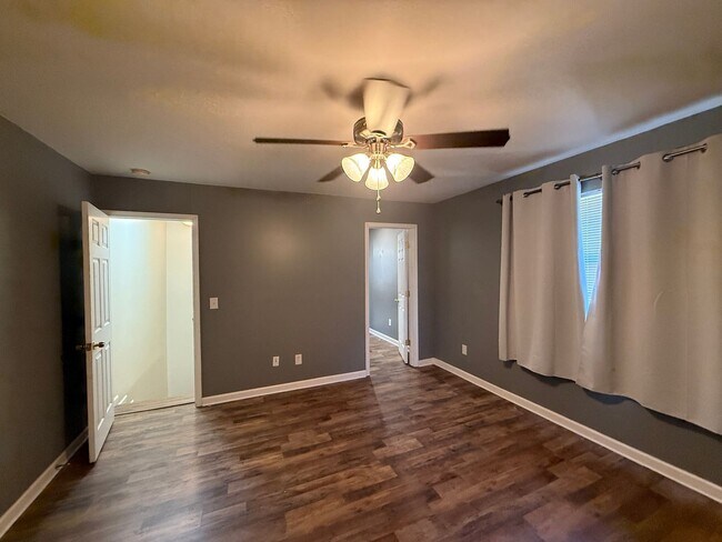 Building Photo - Cute 3 Bedroom Home on over an Acre in Ope...