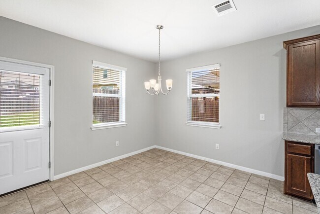 Building Photo - 341 Twisted Oaks Ln