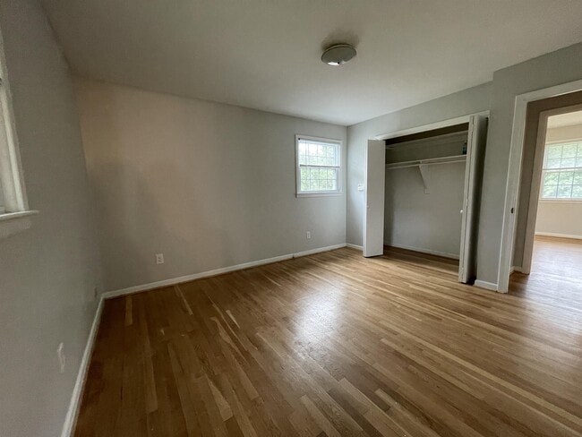 Building Photo - 810 Loxford Terrace