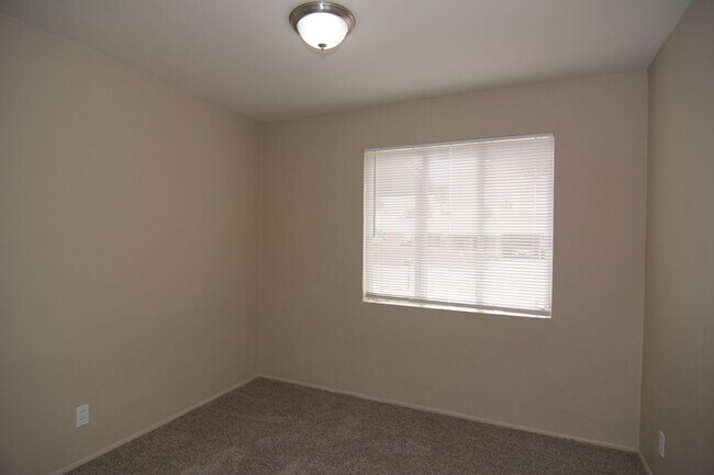 Building Photo - Charming 3 Bedroom 1 Bath House! Great East/Central Tucson Location