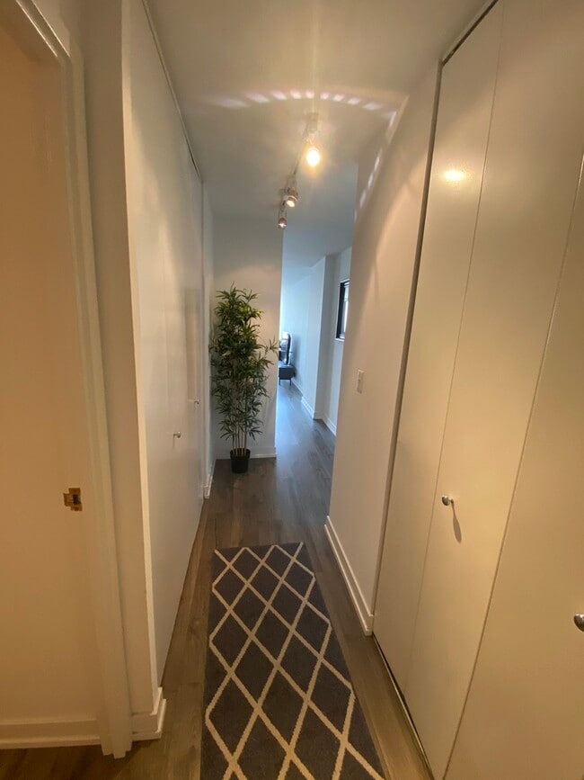 Building Photo - 1636 N Wells St