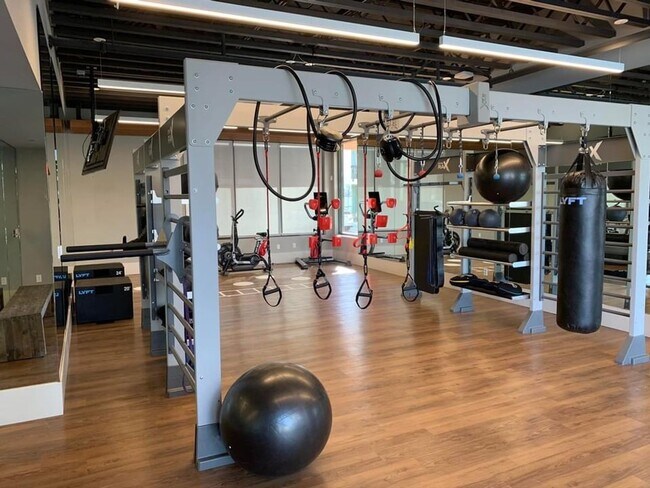 Building Photo - 4BD/3.5B Home in Dublin's Boulevard Community, a Stone's Throw Away From Persimmon and Hacienda!