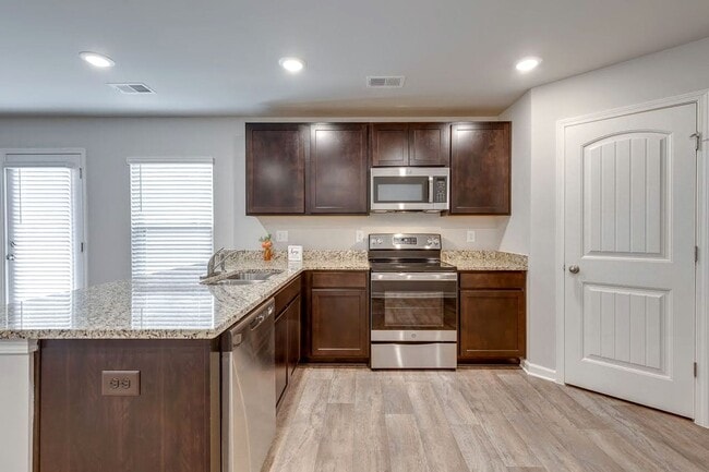 Building Photo - Spacious 5-Bedroom Home in Southgrove – Move-In Ready!