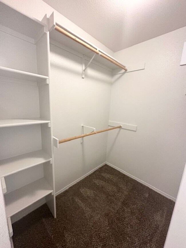 Building Photo - Newly renovated in 2024 2 bedroom 2 bathroom apartment available soon.