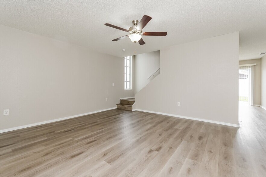 Building Photo - 2207 Santa Lucia St