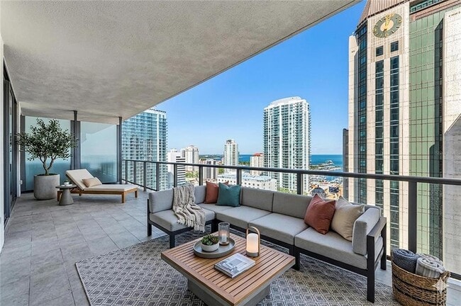 Building Photo - 275 1st Ave S