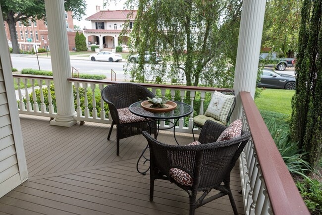 Building Photo - 349 W Main St