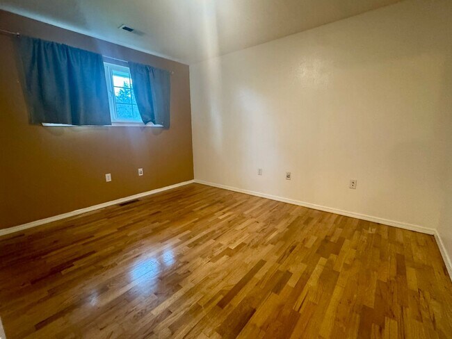 Building Photo - Charming 3-Bedroom Home in Lakewood with Spacious Yard & Modern Comforts