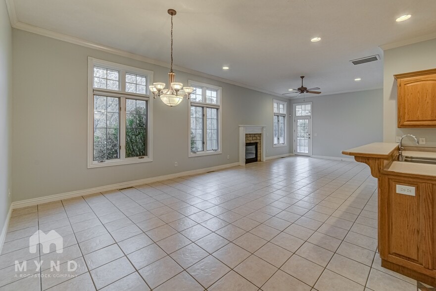 Building Photo - 3253 S Kickapoo Ave