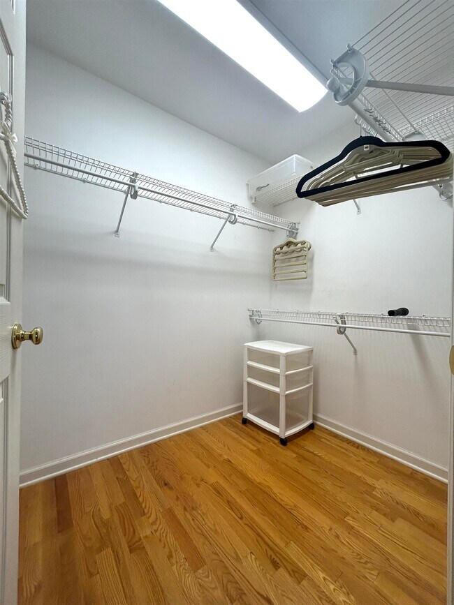 Building Photo - 302 Grand Ridge Dr
