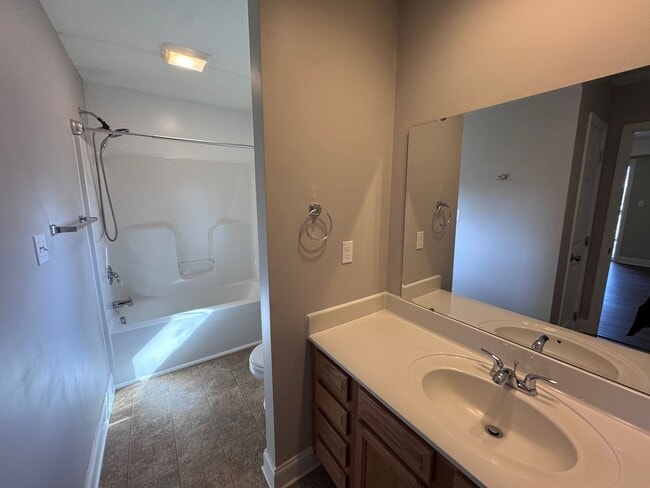 Building Photo - Central AVL Condo - Huge Deck, Views and Community Pool