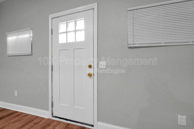 Building Photo - 556 E Whittier St